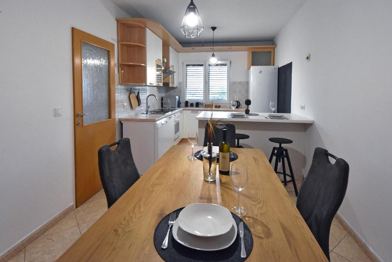 Family Apartment Sara Zadar Buitenkant foto
