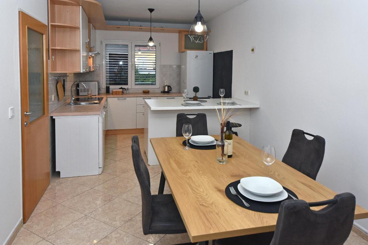 Family Apartment Sara Zadar Buitenkant foto